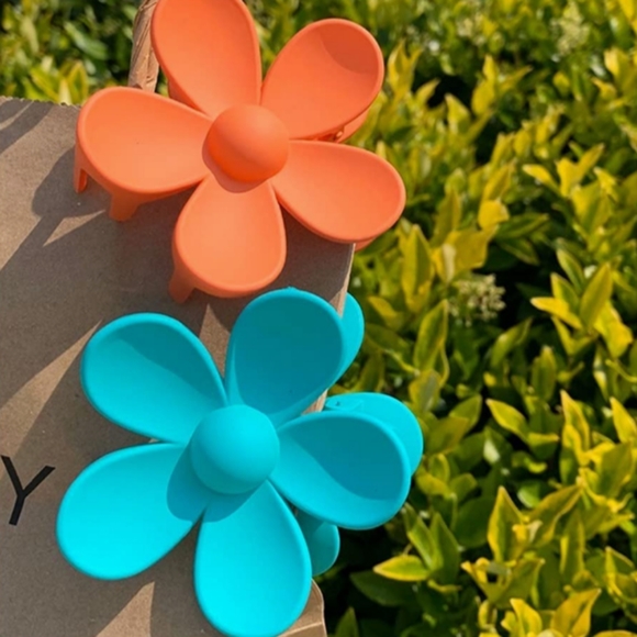 Big Flower Hair Clip/Claw - Orange 🧡 - Picture 2 of 5